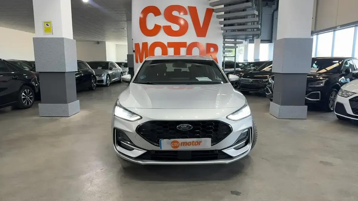 Usado Ford Focus ST-Line 125 CV (91 kW) 2023 Gris Utilitario