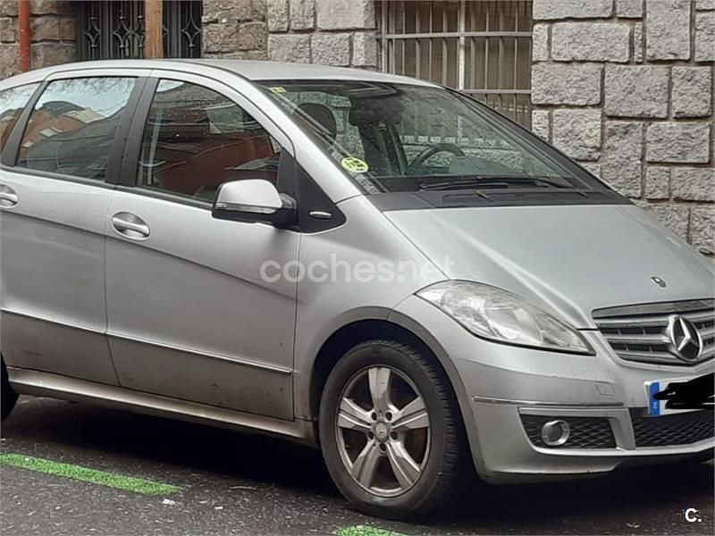 Usado Mercedes A180 Avantgarde 109 CV (80 kW) 2009 Gris / plata Monovolumen