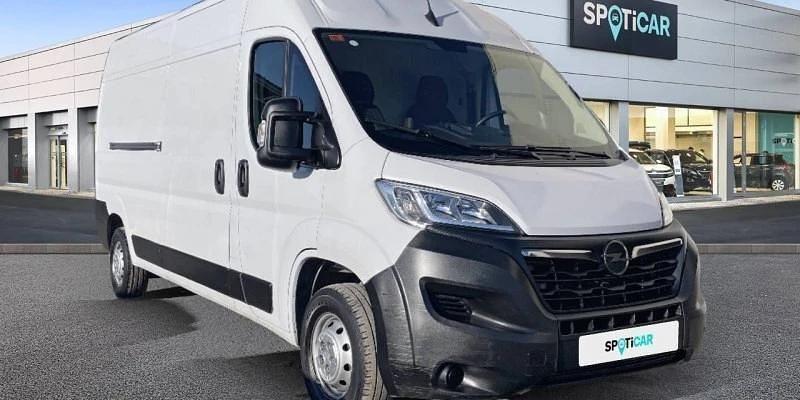 Usado Opel Movano 140 HP (102 kW) 2023 Branco Van