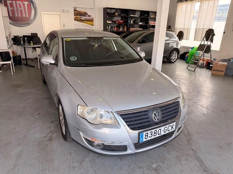 Usado VW Passat Advance 140 CV (102 kW) 2009 Gris / plata Berlina