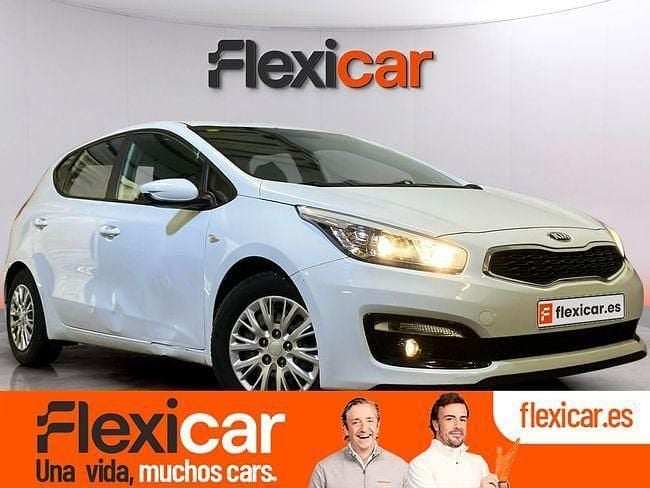 Blanco Usado 2016 Kia Ceed Utilitario | 8690 € (Precio justo) - Imagen 1/4
