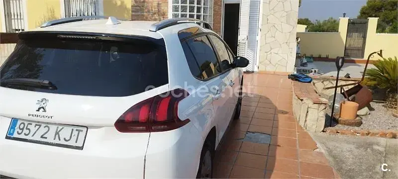 Usado Peugeot 2008 Style 100 CV (73 kW) 2018 Blanco SUV