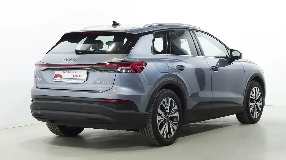 Usado Audi Q4 e-tron Ambiente 150 kW (204 CV) 2022 Azul SUV
