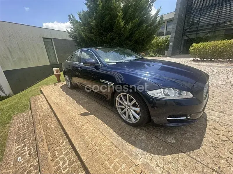 Usado Jaguar XJ Premium Luxury 275 CV (202 kW) 2013 Azul Berlina