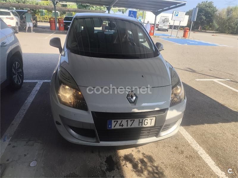 Usado Renault Scénic III 110 CV (80 kW) 2011 Blanco Monovolumen