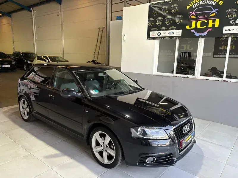 Usado Audi A3 Ambition 140 CV (102 kW) 2012 Negro Utilitario