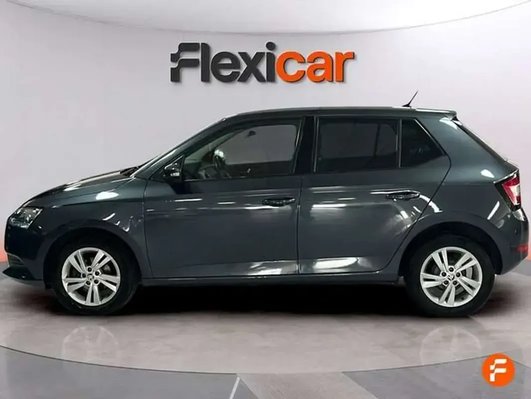 Usado Skoda Fabia Ambition 60 CV (44 kW) 2020 Gris Utilitario
