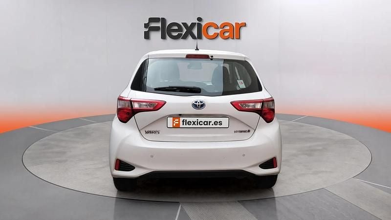 Usado Toyota Yaris Active 111 CV (81 kW) 2019 Blanco Berlina