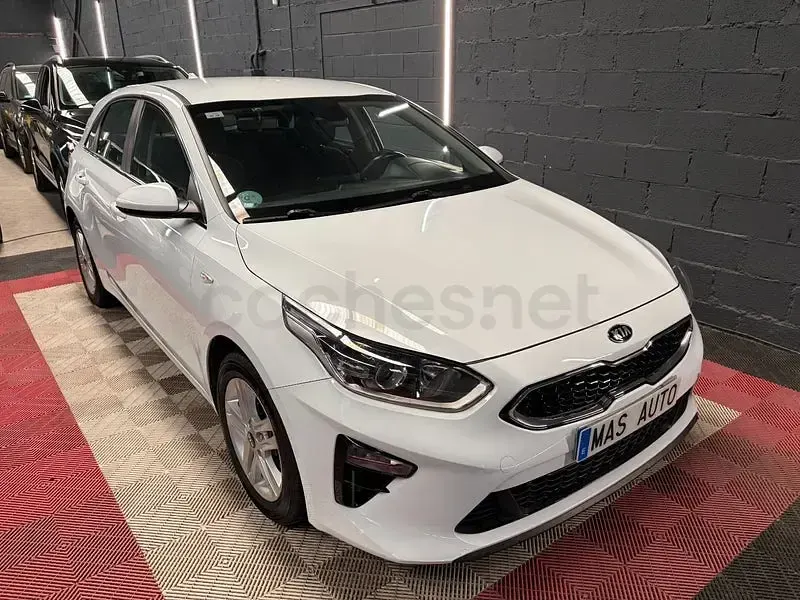 Usado Kia Ceed 115 CV (84 kW) 2019 Blanco Utilitario