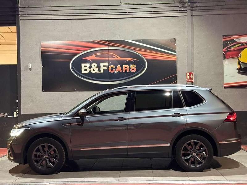 Usado VW Tiguan Allspace Life 150 CV (110 kW) 2023 Gris SUV