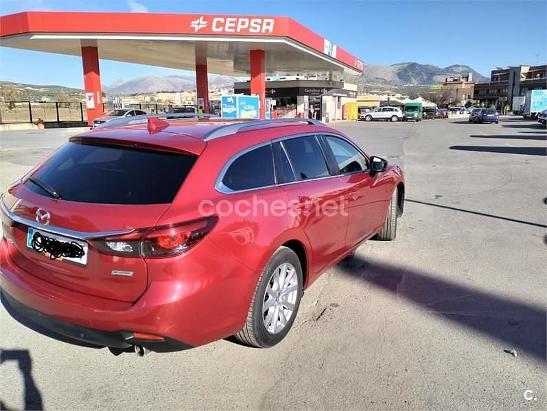 Usado Mazda 6 Luxury 150 CV (110 kW) 2017 Rojo Familiar