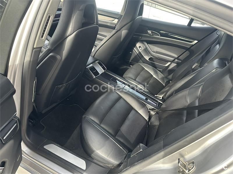 Begagnad Porsche Panamera 250 HK (183 kW) 2011 Grå Halvkombi