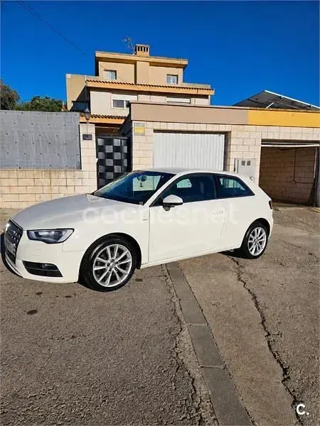 Usado Audi A3 Attraction 105 CV (77 kW) 2013 Blanco Berlina