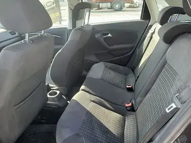 Usado VW Polo Advance 90 CV (66 kW) 2017 Negro Utilitario