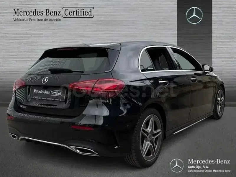 Usado Mercedes A180 136 CV (100 kW) 2025 Gris / plata Berlina
