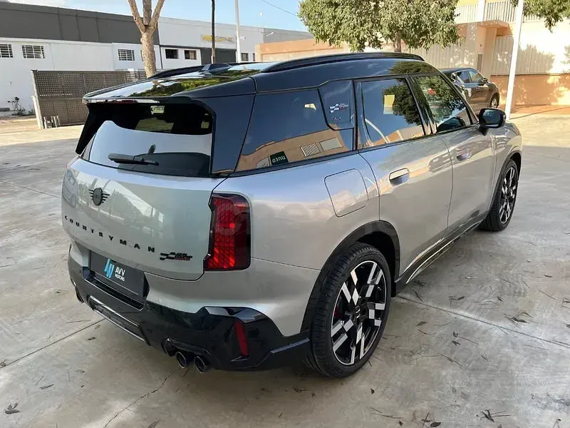 Usado Mini John Cooper Works Countryman 301 CV (221 kW) 2024 Gris / plata SUV