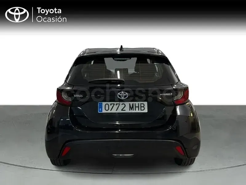 Usado Toyota Yaris Hybrid Business Edition 116 CV (85 kW) 2023 Negro Berlina