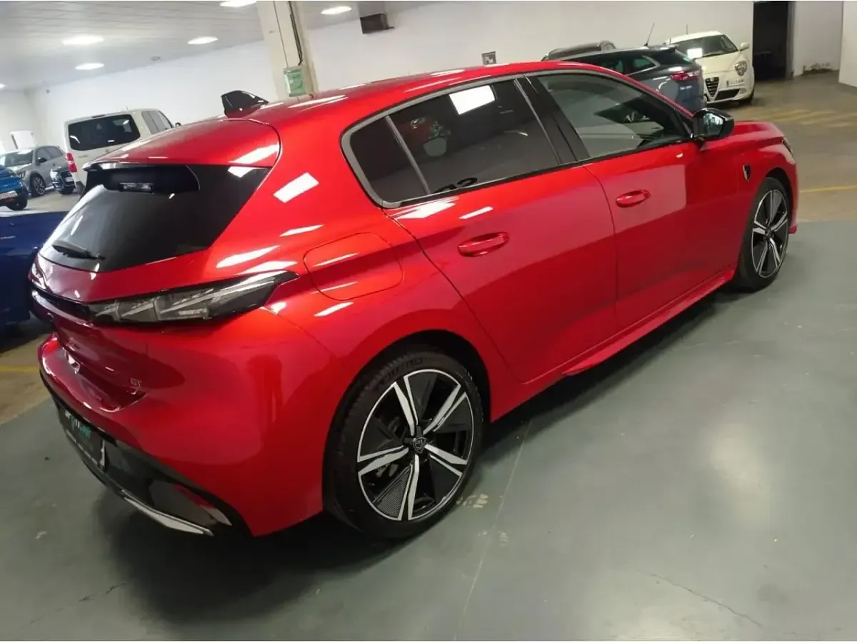Usado Peugeot 308 GT 130 CV (95 kW) 2022 Rojo Berlina