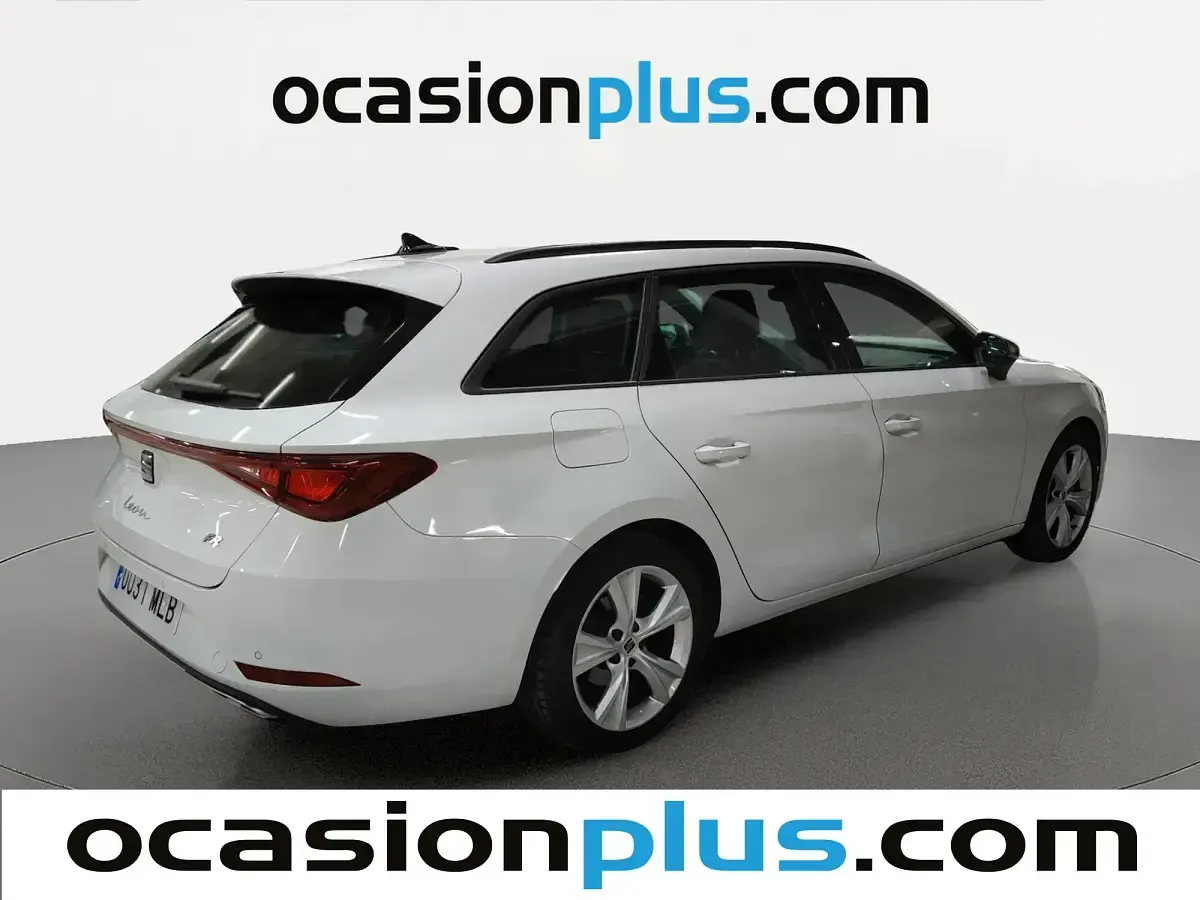 Usado Seat Leon FR 150 CV (110 kW) 2023 Blanco Familiar