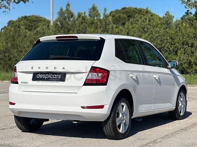 Usado Skoda Fabia Ambition 95 CV (69 kW) 2020 Blanco Berlina