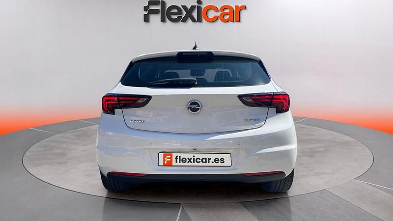 Usado Opel Astra Dynamic 125 CV (91 kW) 2018 Blanco Berlina