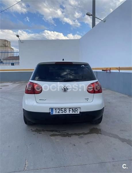 Usado VW Golf V Highline 105 CV (77 kW) 2007 Blanco Berlina