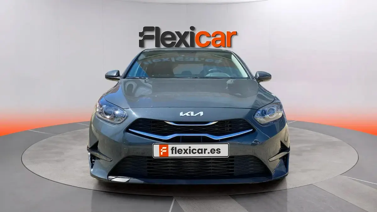 Usado Kia Ceed 136 CV (100 kW) 2023 Gris Utilitario