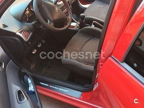 Usado Peugeot 206+ 75 CV (55 kW) 2011 Rojo Utilitario