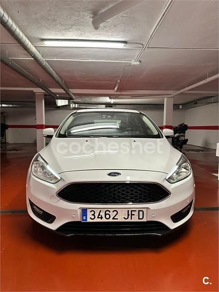 Usado Ford Focus Trend 125 CV (91 kW) 2015 Blanco Familiar