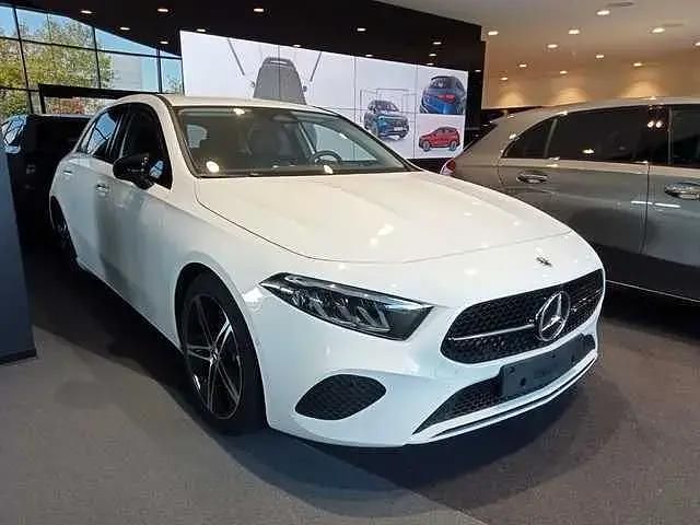 Usado Mercedes A180 116 CV (85 kW) 2025 Blanco Berlina