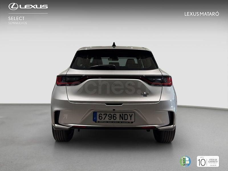 Usado Lexus LBX 136 CV (100 kW) 2025 Gris / plata SUV