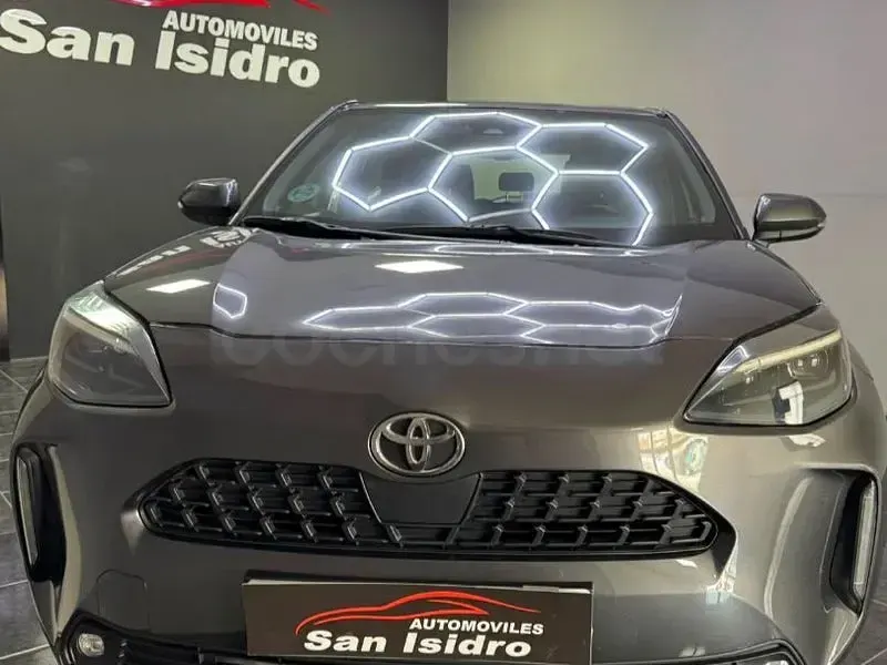 Usado Toyota Yaris Cross Active 116 CV (85 kW) 2022 Gris / plata SUV