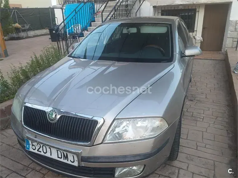 Usado Skoda Octavia 105 CV (77 kW) 2005 Gris / plata Berlina