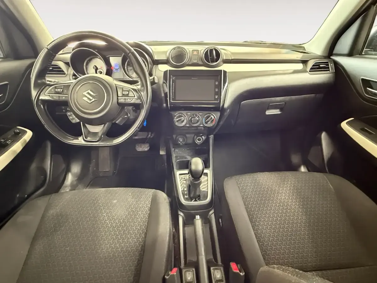 Usado Suzuki Swift 102 CV (75 kW) 2020 Gris/plata Utilitario