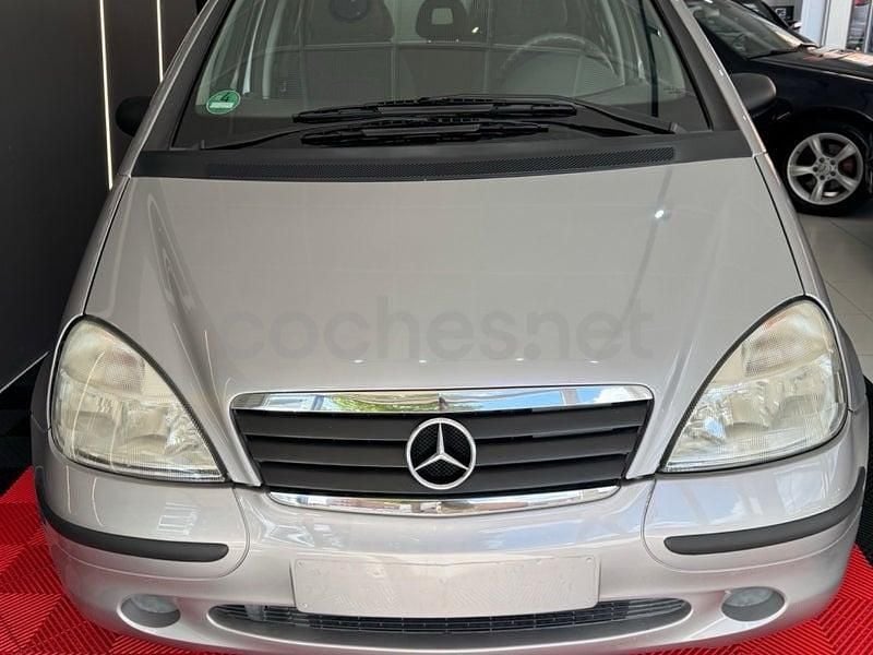Usado Mercedes A140 Classic 82 CV (60 kW) 1999 Gris / plata Monovolumen