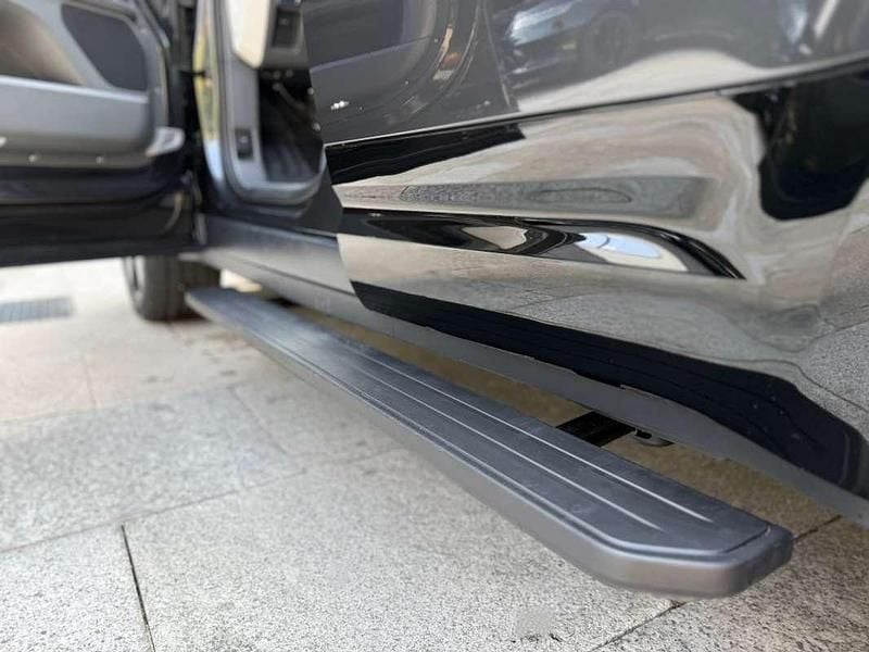 Usado Land Rover Defender SE Dynamic 249 CV (183 kW) 2025 Negro SUV