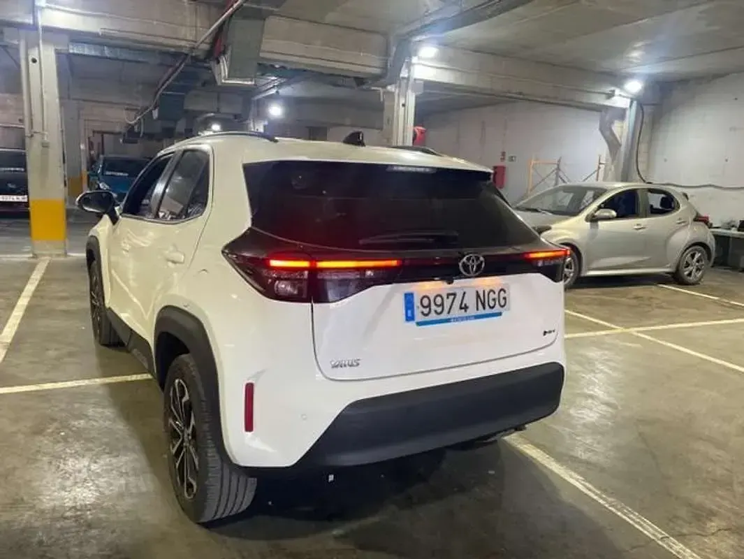 Usado Toyota Yaris Cross Active 132 CV (97 kW) 2025 Blanco SUV
