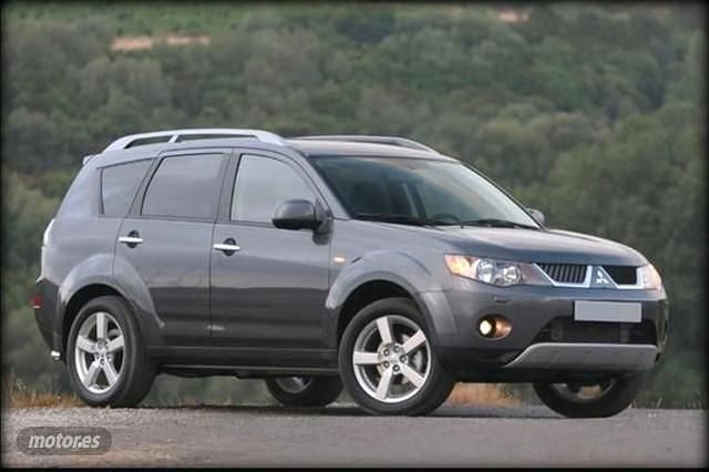Usado Mitsubishi Outlander 170 CV (125 kW) 2007 Gris SUV