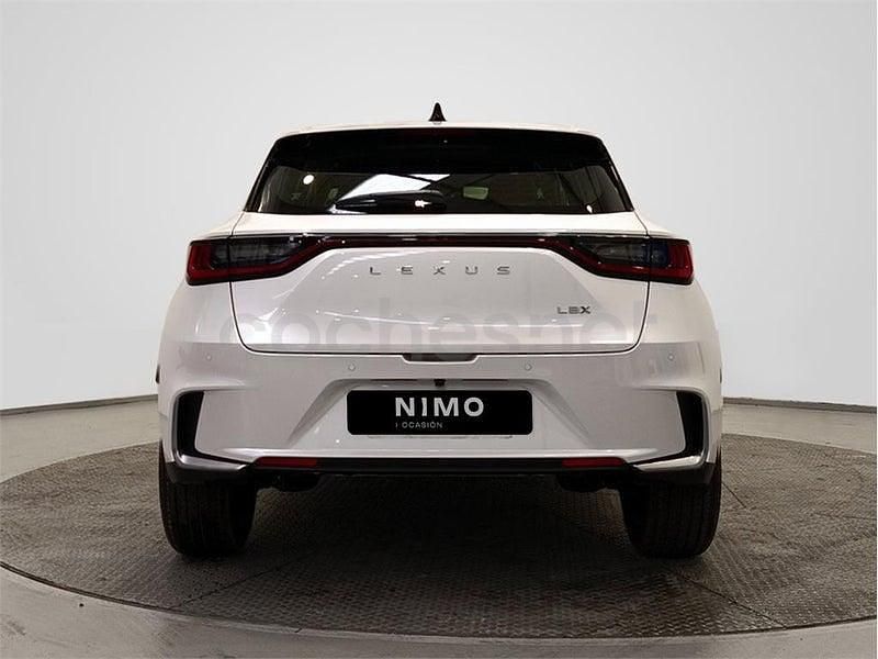 Usado Lexus LBX 136 CV (100 kW) 2025 Blanco SUV