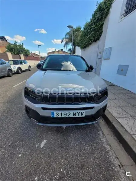 Usado Jeep Avenger Summit 100 CV (73 kW) 2025 Beige SUV