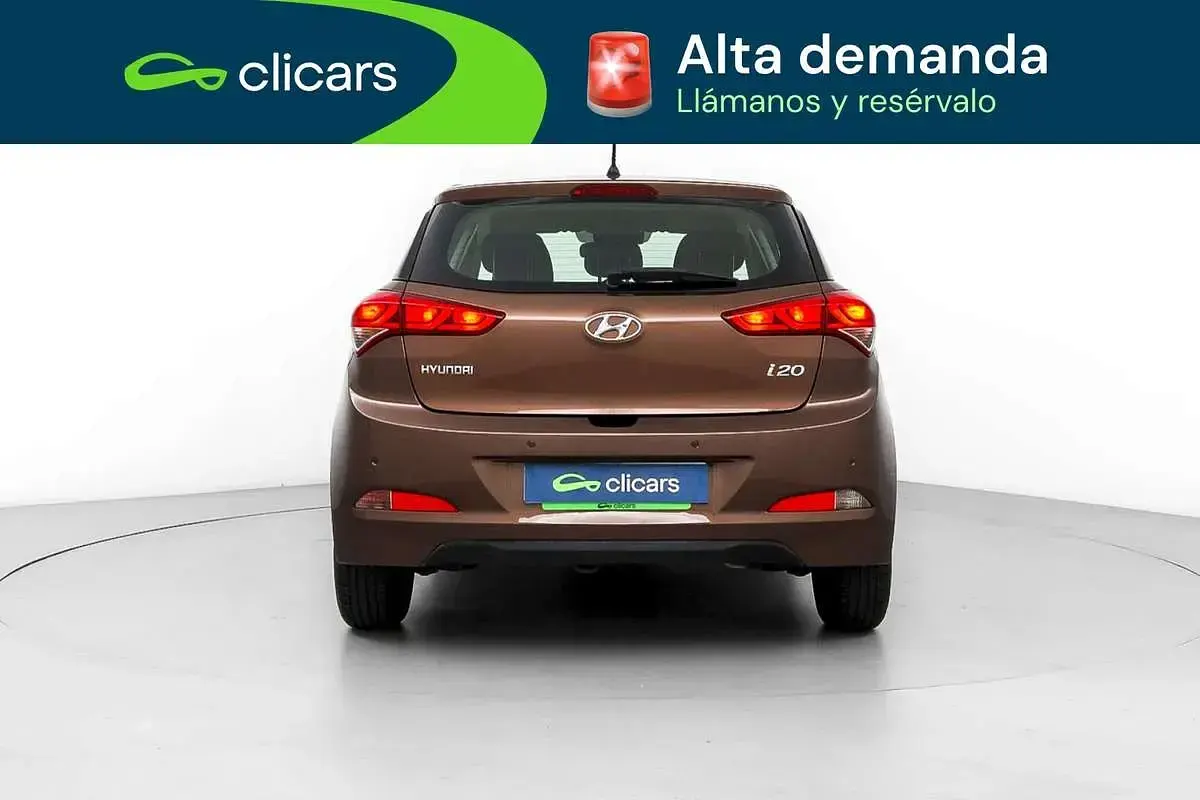 Usado Hyundai i20 84 CV (61 kW) 2016 Marrón Utilitario