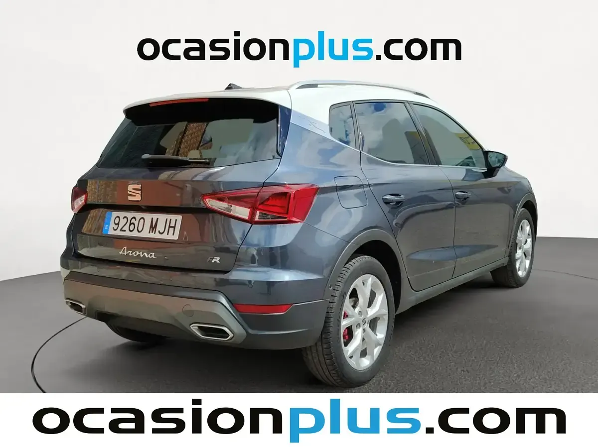 Usado Seat Arona FR 150 CV (110 kW) 2023 Gris / plata SUV
