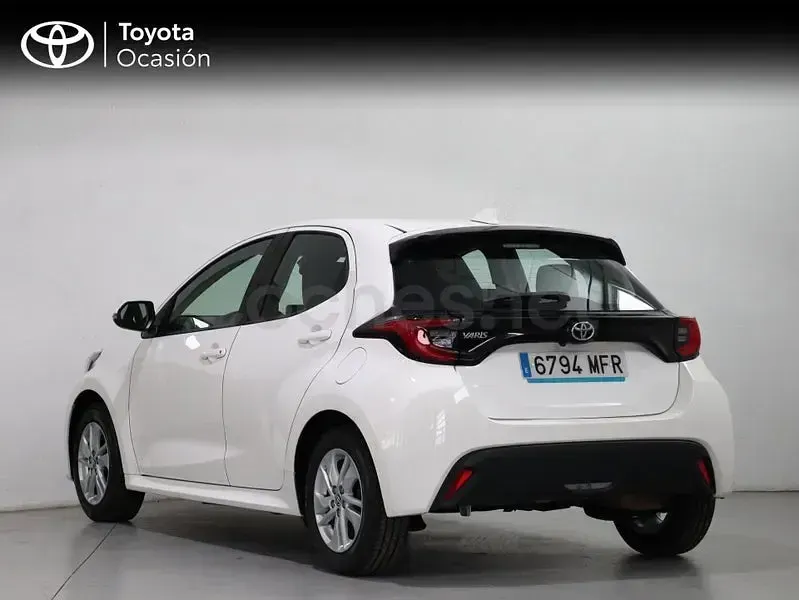 Usado Toyota Yaris 125 CV (91 kW) 2023 Blanco Utilitario