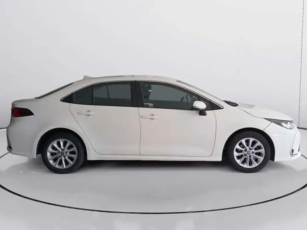 Usado Toyota Corolla 125 CV (91 kW) 2022 Blanco Berlina