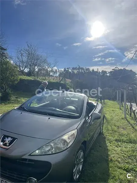 Usado Peugeot 207 CC 110 CV (80 kW) 2007 Gris / plata Descapotable