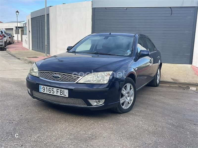 Usado Ford Mondeo Trend 130 CV (95 kW) 2006 Azul Berlina