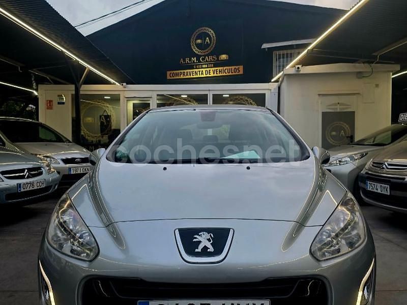 Gris / plata Usado 2011 Peugeot 308 Envy Berlina | 5495 € (Precio justo) - Imagen 1/4
