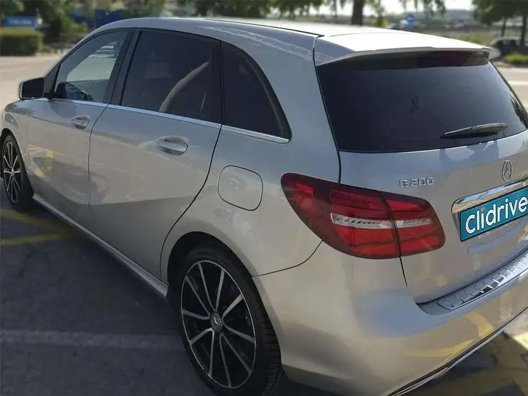 Usado Mercedes B200 139 CV (102 kW) 2015 Gris Monovolumen