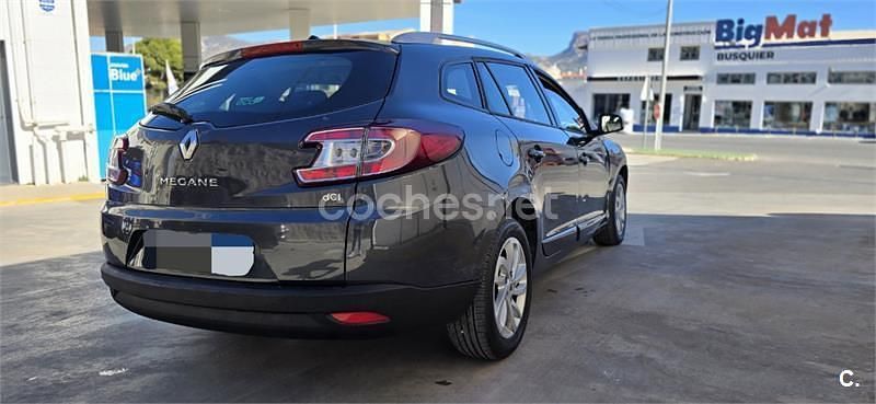 Usado Renault Mégane GrandTour Dynamique 130 CV (95 kW) 2012 Gris / plata Familiar