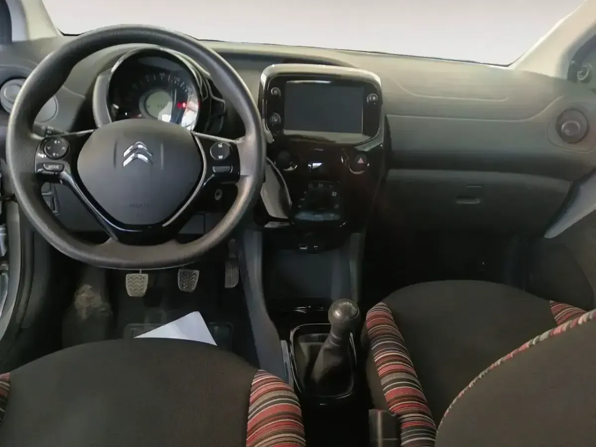 Usado Citroën C1 Feel 72 CV (52 kW) 2020 Gris Utilitario